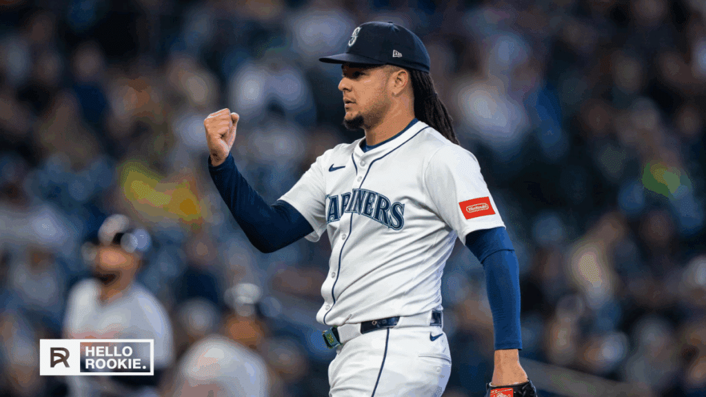 Luis Castillo of the Seattle Mariners delivers a pitch against the New York Mets at Citi Field.