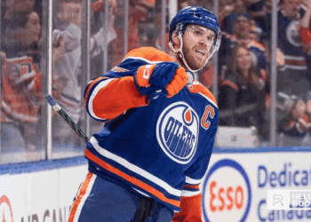 Connor McDavid of the Edmonton Oilers looks to lead his team to the Stanley Cup in the 2025-26 NHL season.