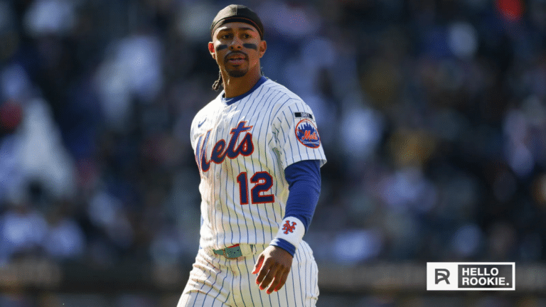 Francisco Lindor of the New York Mets fields a ground ball against the Arizona Diamondbacks at Citi Field