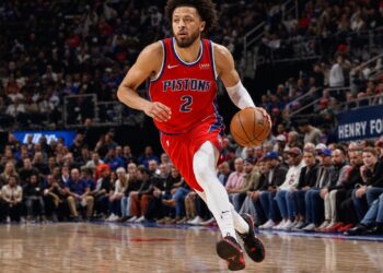 Cade Cunningham driving to the basket for the Detroit Pistons