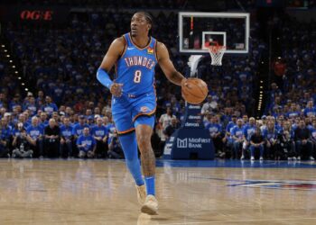 Jalen Williams driving to the basket for the Oklahoma City Thunder
