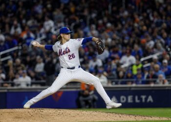 Nolan McLean pitching for the New York Mets