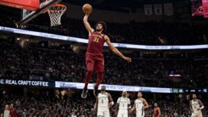 Jarrett Allen dunking for the Cleveland Cavaliers