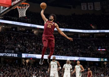 Jarrett Allen dunking for the Cleveland Cavaliers