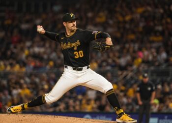 Paul Skenes pitching for the Pittsburgh Pirates