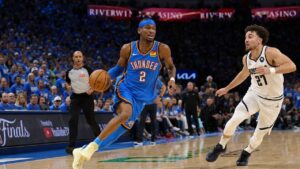 Shai Gilgeous-Alexander driving to the basket for the Oklahoma City Thunder