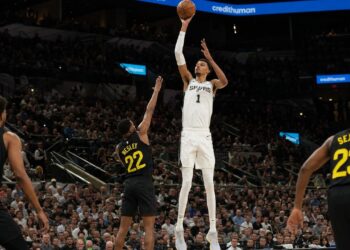Victor Wembanyama in action for the San Antonio Spurs