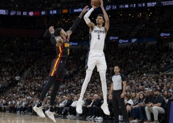 Victor Wembanyama in action for the San Antonio Spurs