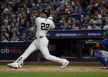 Juan Soto swinging for the New York Yankees at Citi Field