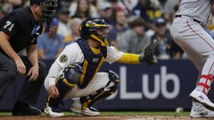 William Contreras catching for the Milwaukee Brewers at American Family Field