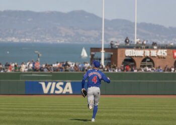 Pete Crow-Armstrong making a play in center field for the Chicago Cubs at Oracle Park