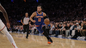 Jalen Brunson driving to the basket for the New York Knicks