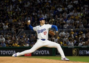 Shohei Ohtani in full pitching delivery for the Los Angeles Dodgers