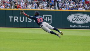 Michael Harris II making a diving catch in center field for the Atlanta Braves