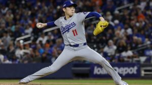 Roki Sasaki pitching for the Los Angeles Dodgers against the New York Mets