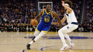 Draymond Green driving to the basket for the Golden State Warriors