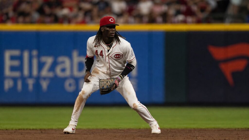 Elly De La Cruz fielding at shortstop for the Cincinnati Reds