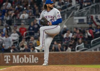Freddy Peralta pitching for the New York Mets
