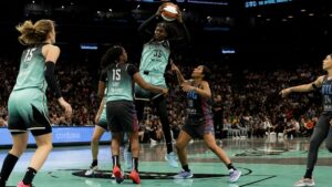 Jonquel Jones grabbing a rebound for the New York Liberty against the Dallas Wings