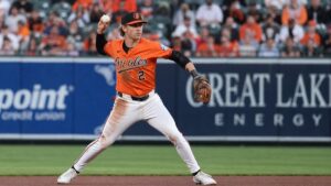 Gunnar Henderson fielding at shortstop for the Baltimore Orioles at Camden Yards