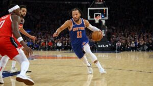 Jalen Brunson driving to the basket for the New York Knicks