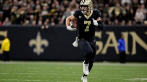 Taysom Hill running with the ball for the New Orleans Saints