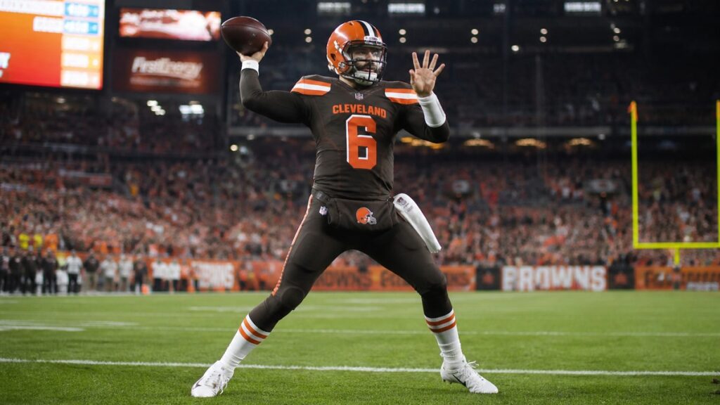 Dillon Gabriel throwing a pass for the Cleveland Browns against the Patriots