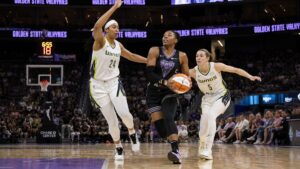 Kayla Thornton driving to the basket for the Golden State Valkyries