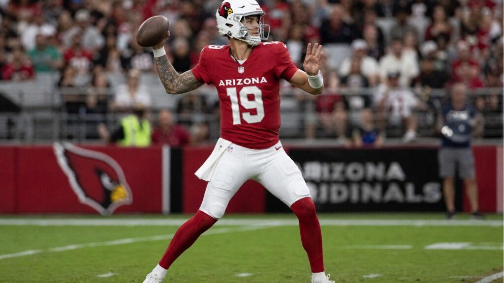 Carson Beck throwing a pass for the Arizona Cardinals in his NFL debut