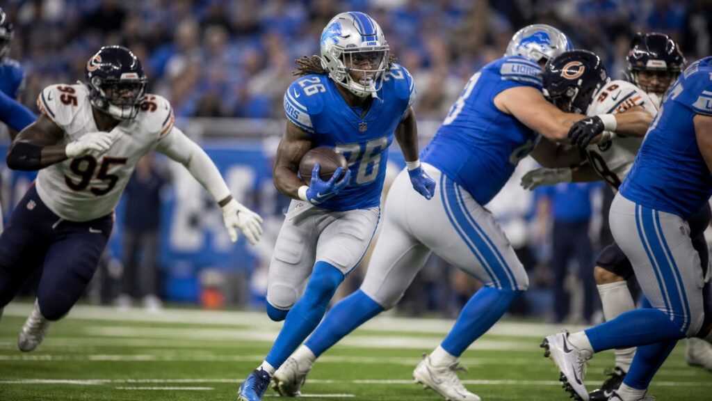 Jahmyr Gibbs running the ball for the Detroit Lions after signing his contract extension