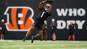 Ja'Marr Chase making a catch for the Cincinnati Bengals