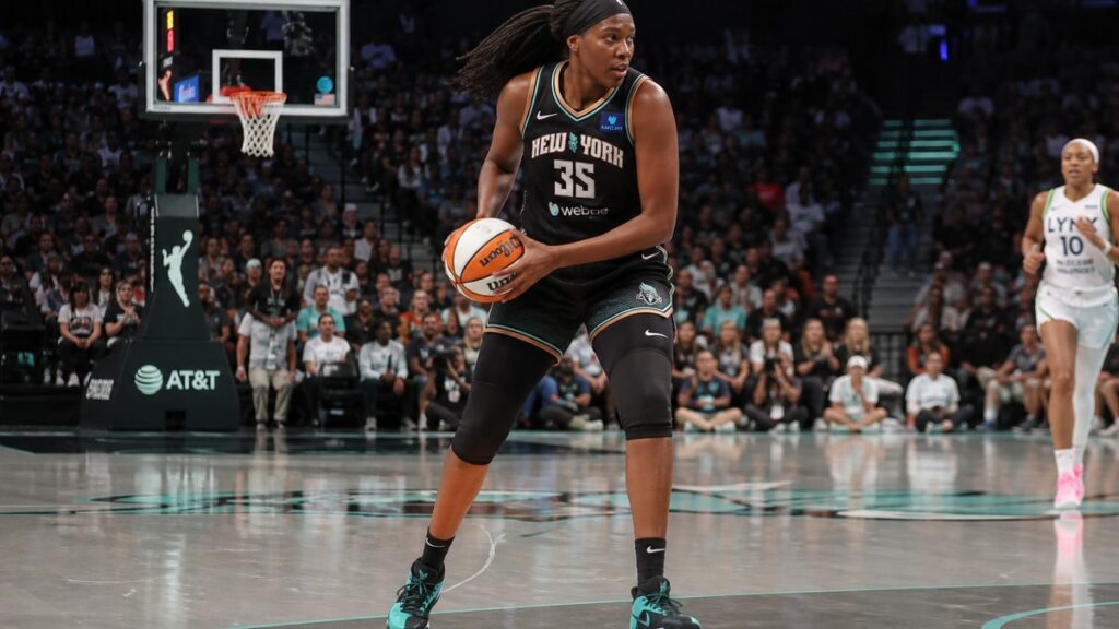 Jonquel Jones grabbing a rebound for the New York Liberty