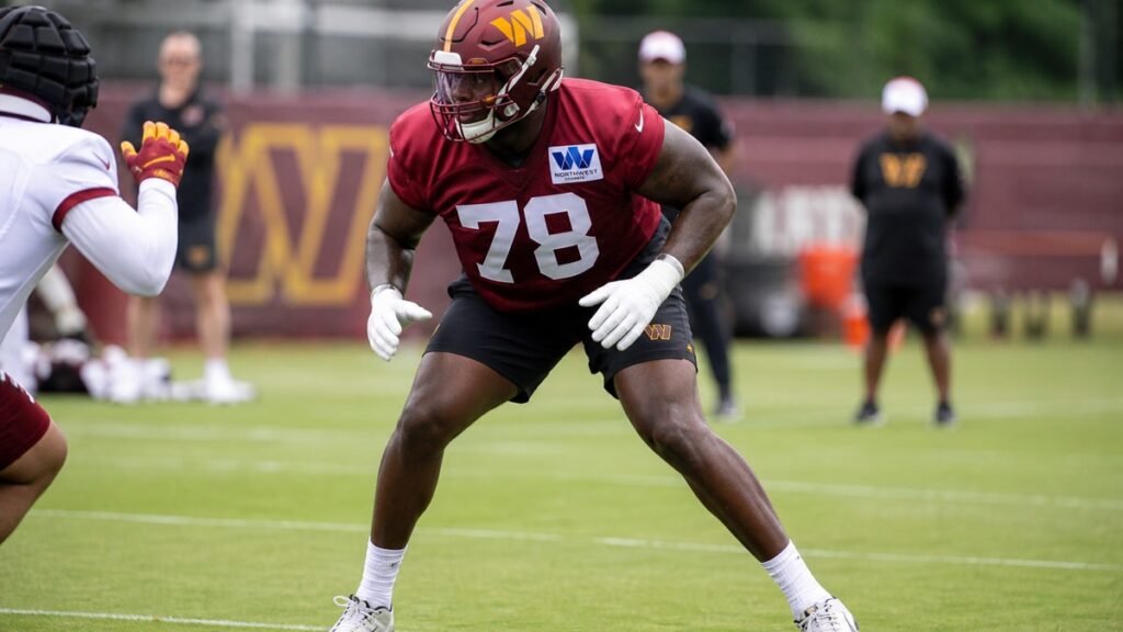Laremy Tunsil in a pass-blocking stance for the Washington Commanders