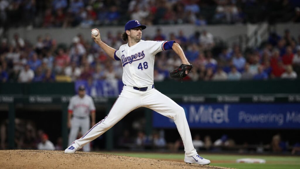 Jacob deGrom pitching for the Texas Rangers