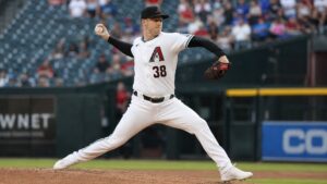 Paul Sewald pitching for the Arizona Diamondbacks