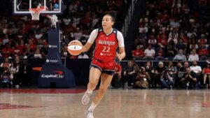 Sonia Citron driving to the basket for the Washington Mystics