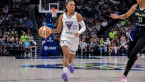Veronica Burton driving to the basket for the Golden State Valkyries