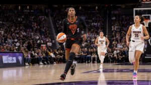 Kayla Thornton driving to the basket for the Golden State Valkyries at Chase Center
