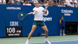 Alex Michelsen hitting a forehand at the US Open