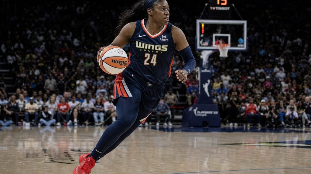 Arike Ogunbowale driving to the basket for the Dallas Wings against the Phoenix Mercury