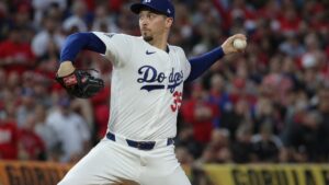 Blake Snell pitching for the Los Angeles Dodgers against the Cincinnati Reds