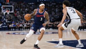 Bradley Beal driving to the basket in his new No. 3 Los Angeles Clippers jersey