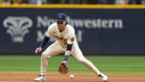 Brice Turang fielding a ground ball for the Milwaukee Brewers