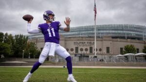 Carson Wentz throwing a pass for the Minnesota Vikings ahead of a Week 2 start against the Chicago Bears