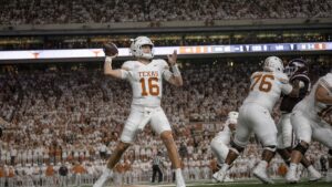Arch Manning throwing a pass for the Texas Longhorns
