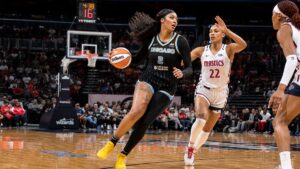 Kamilla Cardoso driving to the basket for the Chicago Sky against the Washington Mystics