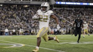 Justice Haynes running with the ball for Georgia Tech against Colorado