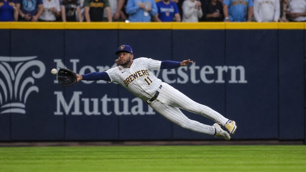 Jackson Chourio making a diving catch in left field for the Milwaukee Brewers