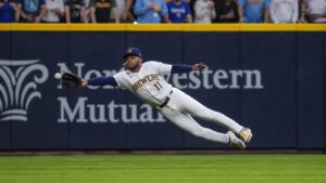 Jackson Chourio making a diving catch in left field for the Milwaukee Brewers
