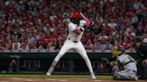 Elly De La Cruz batting for the Cincinnati Reds against the Los Angeles Dodgers